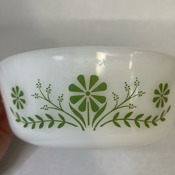 Glasbake J2600 Green Daisy 1.5 quart casserole dish - Picture 4 of 5